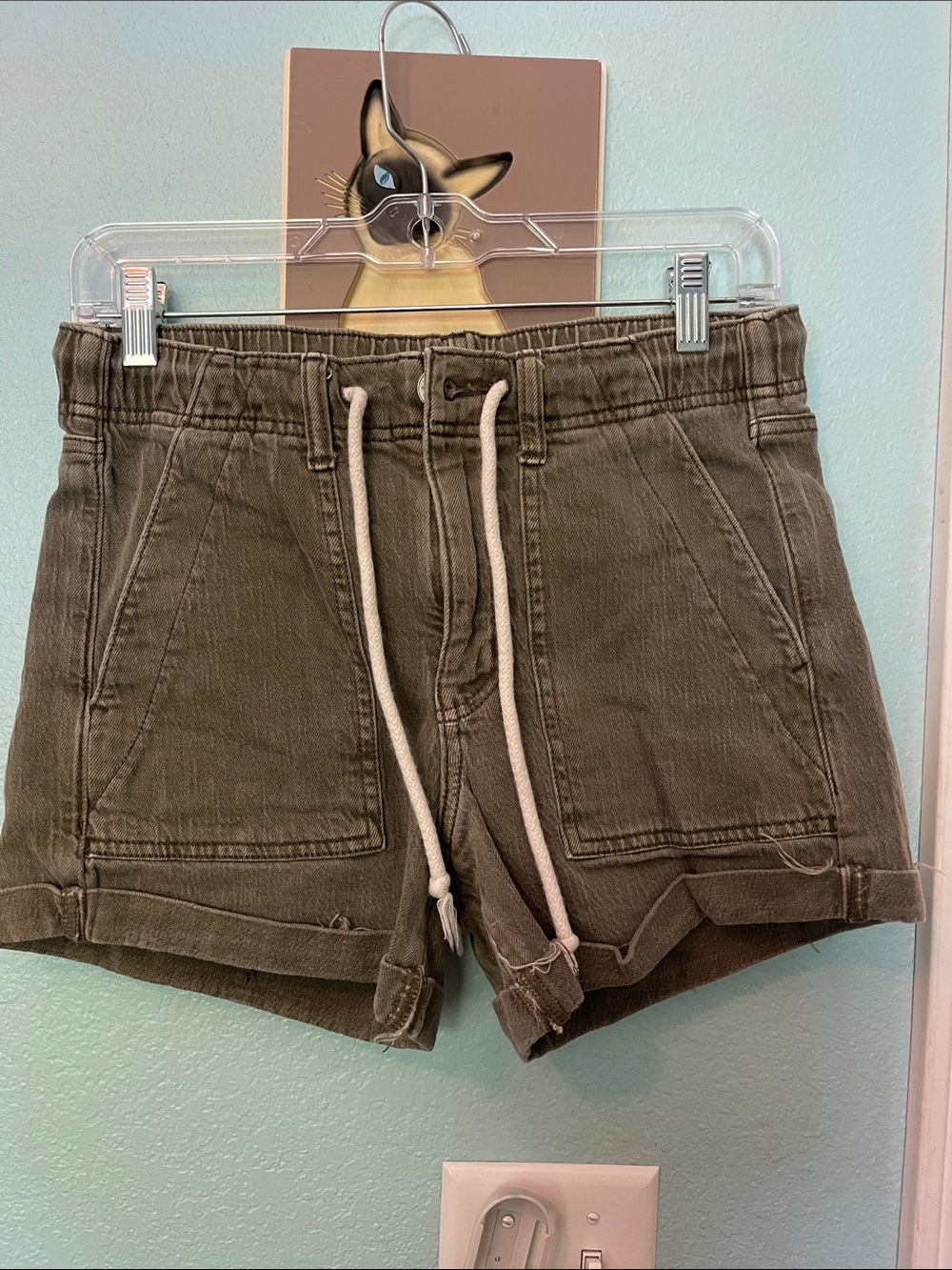 Casual Drawstring Utility Shorts in Olive Green